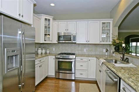 White Kitchen Cabinets With Stainless Appliances Minimal Homes