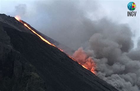 Stromboli Nuova Eruzione All Alba L Allerta Sale Ad Arancione Il