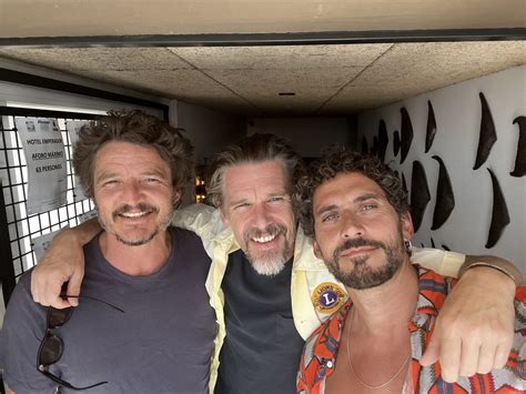 Pedro Pascal Y Ethan Hawke En El Set De Lo Nuevo Almodovar Rock Pop