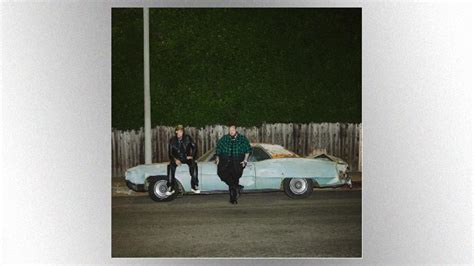 Machine Gun Kelly & Jelly Roll premiere collaborative single, “Lonely ...