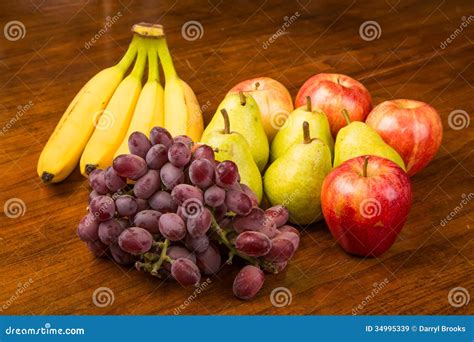 Mele E Banane Delle Pere Dell Uva Immagine Stock Immagine Di Sano