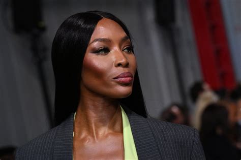 Galerie Foto Naomi Campbell A Pozat F R Nicio Hain Pe Ea Acoperit