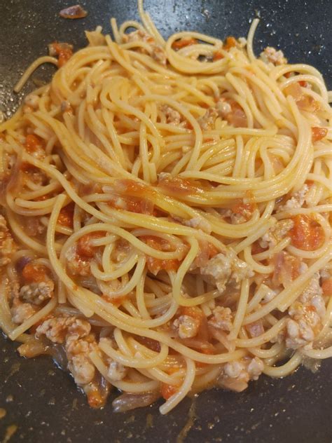 Spaghetti Con Salsiccia Cipolla E Pomodori Piccadilly Blog Di