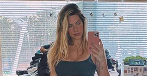 Grávida Giovanna Ewbank exibe barriguinha em nova selfie