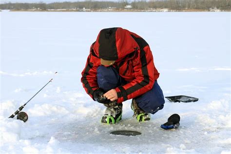 Ice Fishing Fish Finder Reviews 2025 - Fish Finder Tech