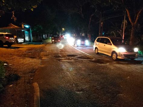 Penuh Lubang Jalan Rangkasbitung Pandeglang Sebabkan Kecelakaan Dan