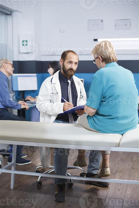 Aged woman with physical injuries receives advice from male