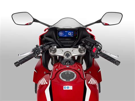 La Honda CBR 650 F Devient CBR 650 R Plus Sportive Plus Proche De La