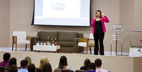 Uma jornada de transformação da botica à farmácia na aula magna do