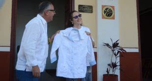 Guayabera De Mariela Castro Esp N Forma Parte De Sancti Sp Ritus