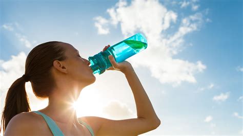 Hoeveel Water Drinken Is Gezond En Helpt Ons Makkelijker Afvallen