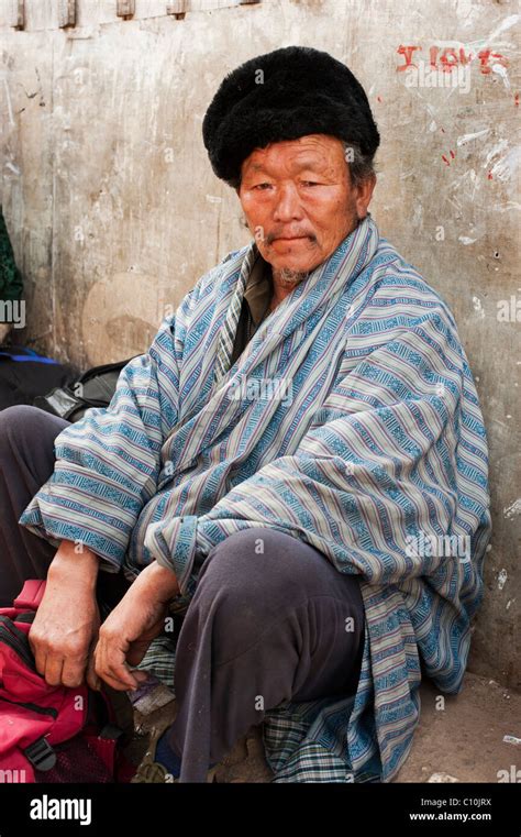 Bhutanese Man Hi Res Stock Photography And Images Alamy