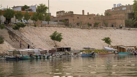 انخفاض منسوب المياه في نهر دجلة يهدد العراق بالجفاف البرامج الجزيرة نت