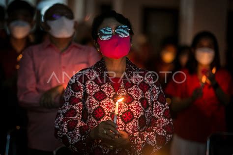 Ibadah Malam Natal Di Solo Antara Foto