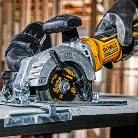 DeWalt 18V XR Brushless Compact Circular Saw Body Only