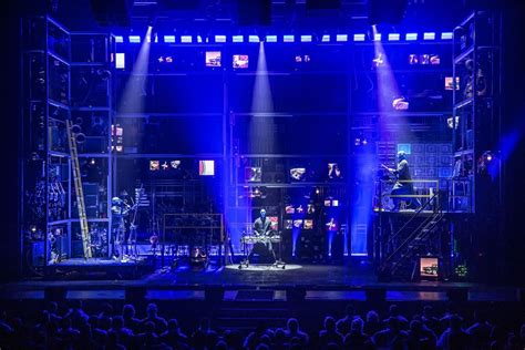 Blue Man Group Drums Up Excitement With L Isa Hyperreal Sound On Tour