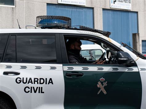 Tres Detenidos En Valencia Por Retener A Siete Personas En Granjas