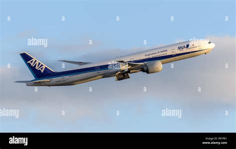 ANA Airlines Boeing 787 Dreamliner Stock Photo - Alamy