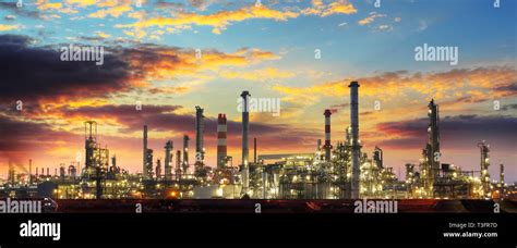 Oil Refinery Industrial Plant At Night Stock Photo Alamy