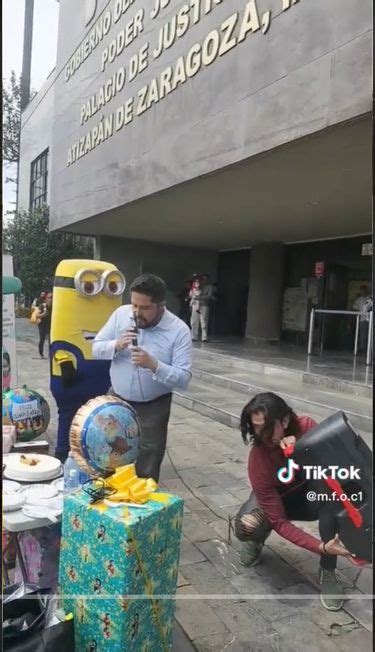 Tiktok Pap Festeja Cumplea Os Su Hija Afuera De Juzgado Video Viral