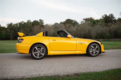 Rio Yellow Pearl Honda S Cr Is Auctioned With Miles From