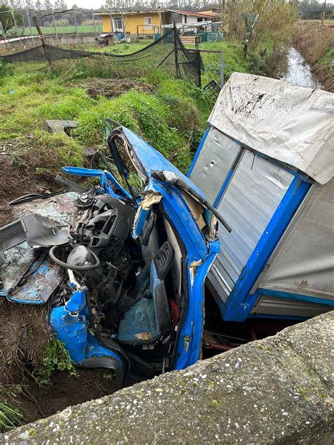 Mezzo Pesante Finisce Fuori Strada A Curinga Muore Sul Colpo Un Enne