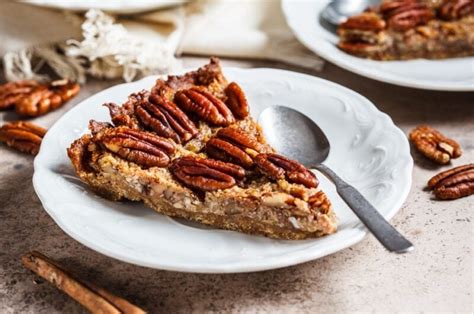 Paula Deen Pecan Pie (Easy Recipe) - Insanely Good