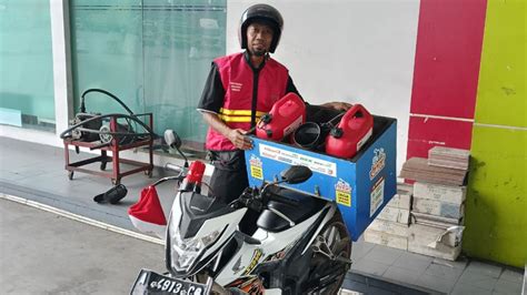 Foto Pertamina Sediakan Motoris Isi Bensin Pemudik Di Tol Semarang Solo