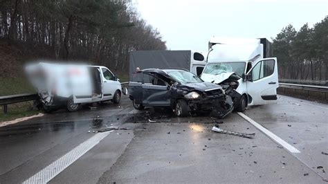 Gro Ippener Drei Verletzte Bei Unfall Auf A Ndr De Nachrichten