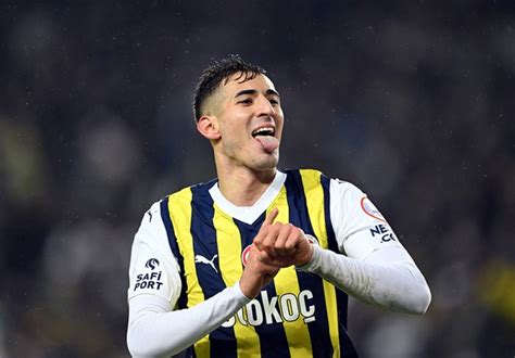 Mert M Ld R I In S Rpriz Transfer Ihtimali Fenerbah E Den Karar Kt