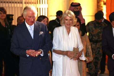 Prince Charles Touch Par Le Covid Camilla Parker Bowles Est Elle