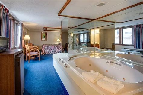 Top 4 Reasons You’ll Love Our Hotel Rooms in Gatlinburg TN with a Jacuzzi