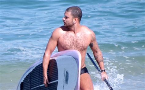 Diogo Nogueira Pratica Stand Up Paddle Em Praia Carioca Quem Quem News