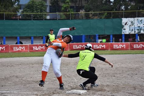 Fotos El Softbol Femenino En Movimiento Antorcha Deportiva Deportes Guatemala