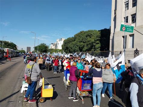 La Marcha Federal Piquetera Lleg A Caba Acampe Y Vigilia En Plaza De