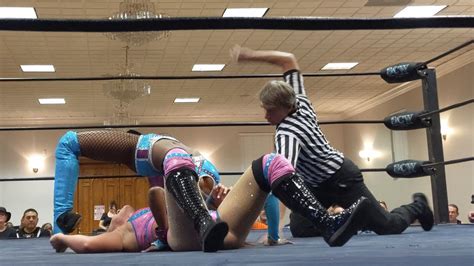 Brittnie Brooks Vs Ruthie Jay Indy Wrestling Scw Femme Fatale Santa