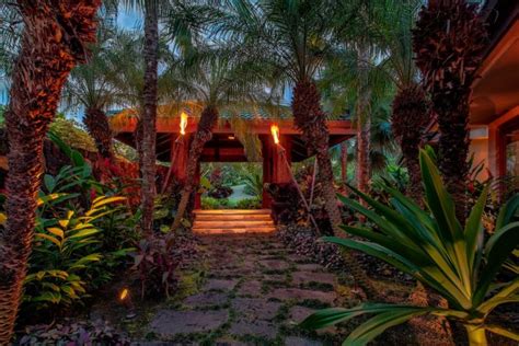 15 Stunning Tropical Landscape Designs That Know How To Relax You