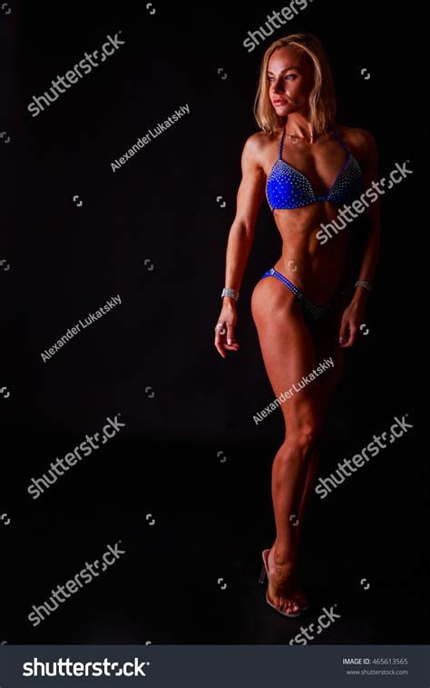 Fitness Bikini Girl On Black Stock Photo 465613565 Shutterstock