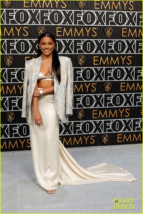 Ariana DeBose Bella Ramsey Prove There S No Beef Hug It Out At Emmys