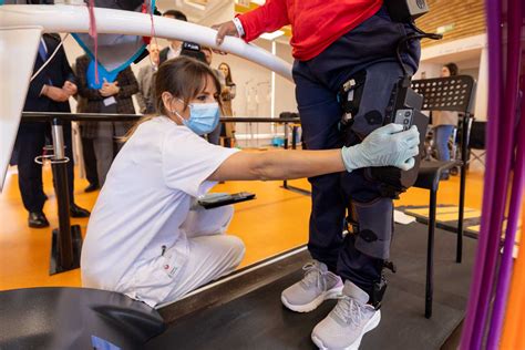 Fotos del primer exoesqueleto de rodilla para adultos en Aragón en el