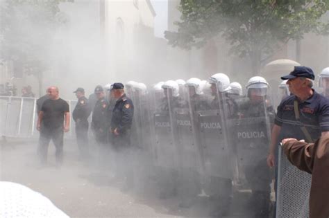 Veliaj dorëhiqu Protesta e 6 para bashkisë së korrupsionit opozita