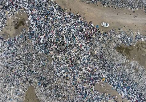 O Cemit Rio De Roupas Usadas No Deserto Do Atacama