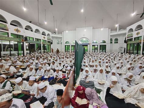 Hidupkan Malam Nisfu Syaban 1445 H Santri Pondok Pesantren Al Muhajirin