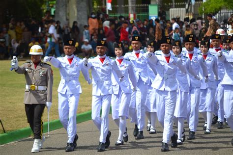 Puncak Hut Ri Ke 77 Bendera Merah Putih Sukses Dikibarkan Di Lapangan