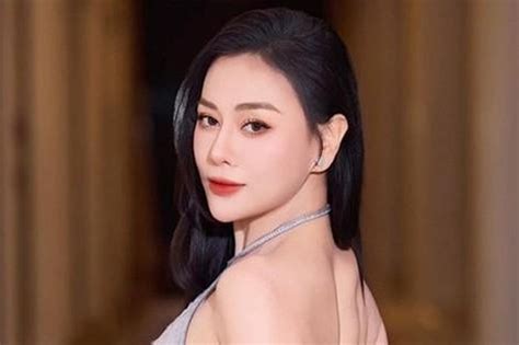 Hot mom tuổi Tỵ nóng bỏng nhất Vbiz khoe vóc dáng mình hạc xương mai đầy tự tin Tạp chí