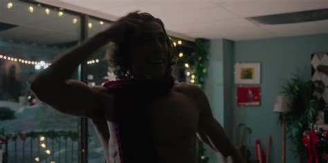 AusCAPS Dustin Milligan Shirtless In Hot Frosty