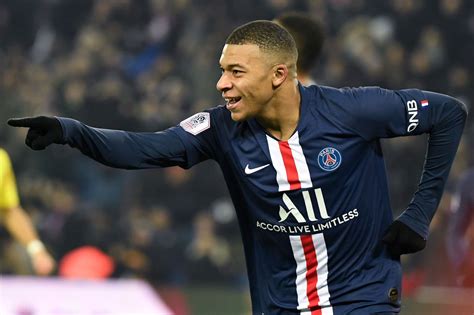 Ouille! 24+ Vérités sur Kylian Mbappé Copine 2020: Kylian mbappe of psg warms up prior to the ...