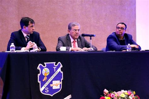 Comparten Con La Facultad De Trabajo Social El Libro El Proceso De