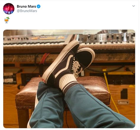 Álbum Novo Bruno Mars Compartilha Foto Em Um Estúdio De Gravação