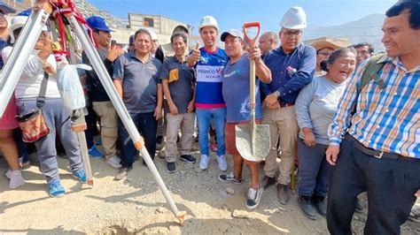 Alcalde Franco Vidal inicia construcción de pistas veredas y muros de